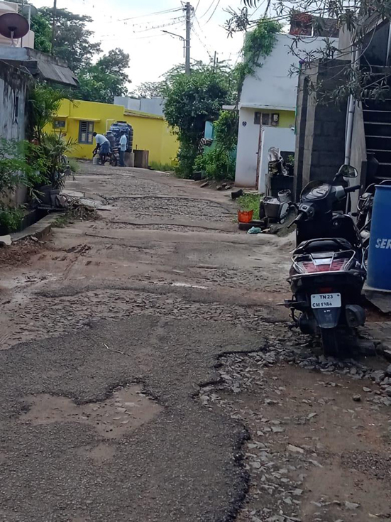 தார் பெயர்ந்த சாலை