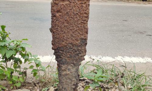 ஆபத்தான மின்கம்பம்