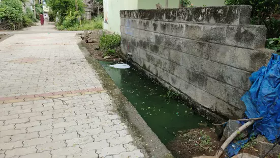 தேங்கி நிற்கும் கழிவுநீர் தேங்கி நிற்கும் கழிவுநீர்