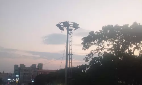 உயர் மின்கோபுர விளக்கு எரியவில்லை