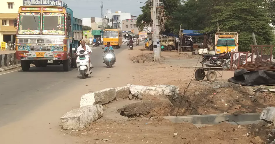 போக்குவரத்துக்கு இடையூறு போக்குவரத்துக்கு இடையூறு