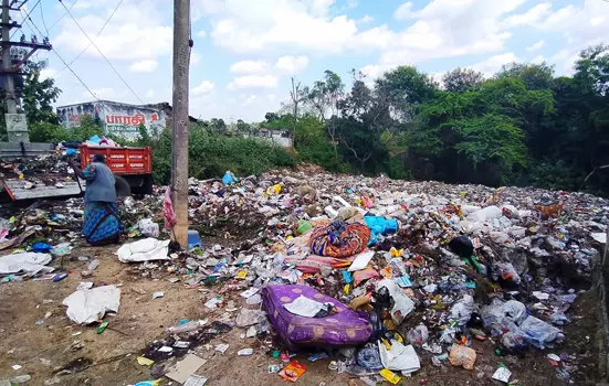 ஊருக்கு ஒதுக்குப்புறமாக குப்பைகள் கொட்டப்படுமா?