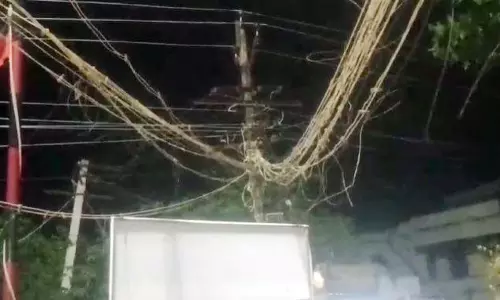 தாழ்வாக செல்லும் மின்வயர்கள் தாழ்வாக செல்லும் மின்வயர்கள்