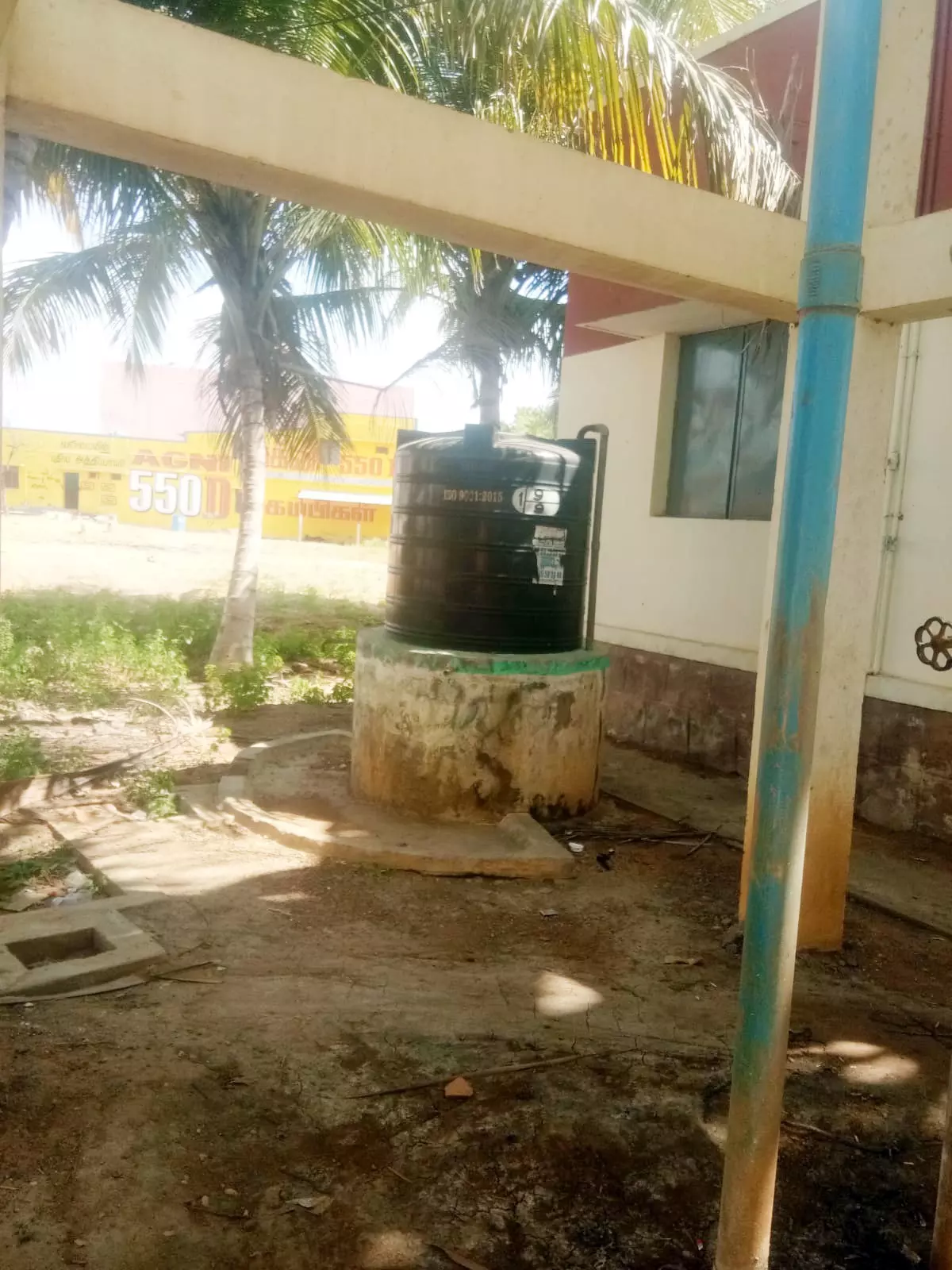 காட்சிப்பொருளான குடிநீர் தொட்டி காட்சிப்பொருளான குடிநீர் தொட்டி