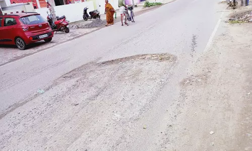 தார் சாலை சேதம்