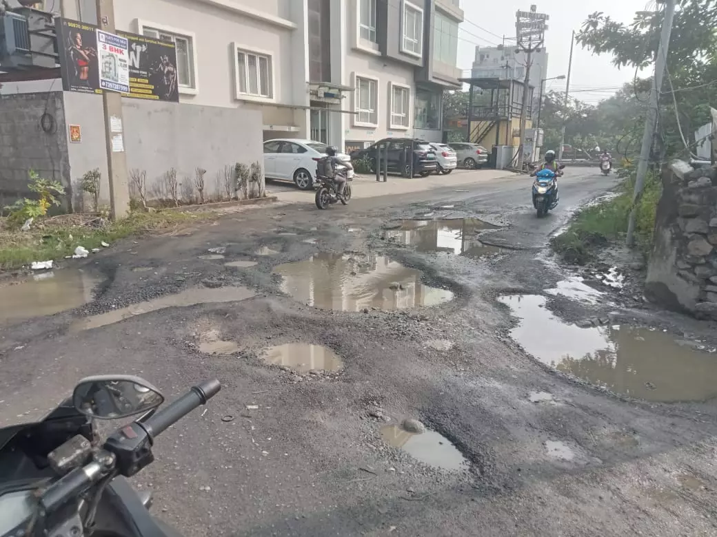 விபத்து ஏற்படும் அபாயம் விபத்து ஏற்படும் அபாயம்