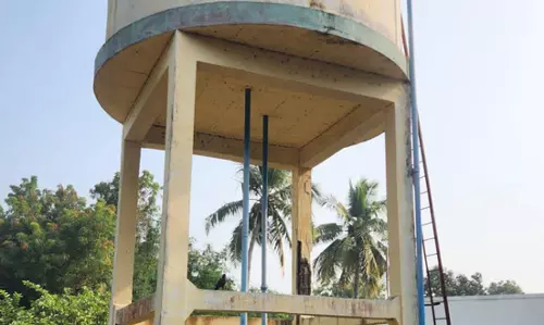 மேல்நிலை நீர்த்தேக்க தொட்டி சேதம் மேல்நிலை நீர்த்தேக்க தொட்டி சேதம்