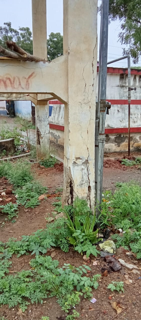 குடிநீர் தொட்டி சேதம்