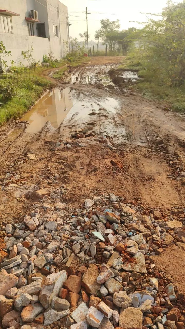 வாகன ஓட்டிகள் அச்சம் வாகன ஓட்டிகள் அச்சம்