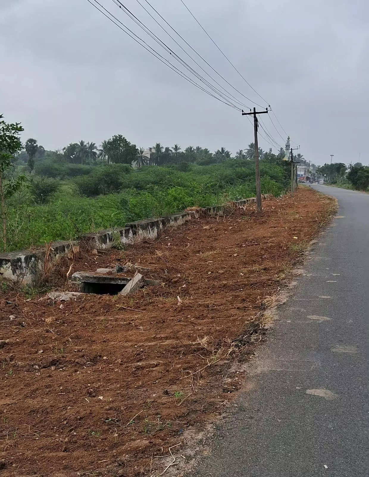 திறந்து கிடக்கும் தொட்டி திறந்து கிடக்கும் தொட்டி