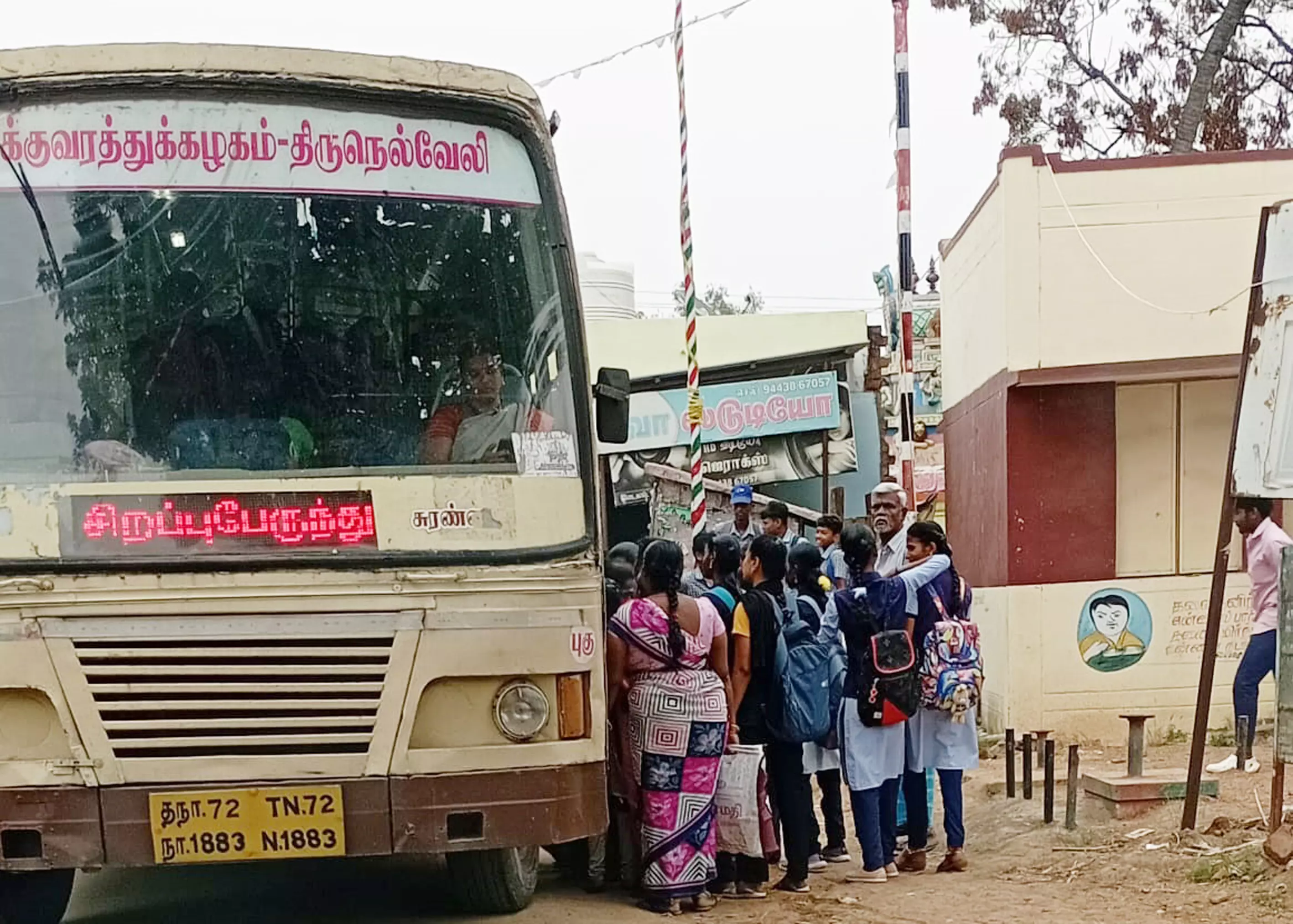 பயணிகள் நிழற்கூடம் அவசியம் பயணிகள் நிழற்கூடம் அவசியம்