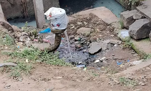 வீணாகும் குடிநீர் வீணாகும் குடிநீர்