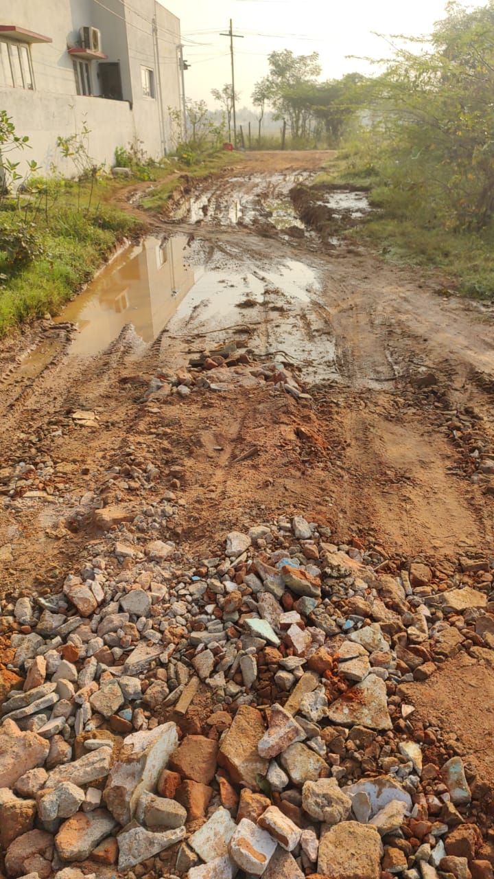 வாகன ஓட்டிகள் அச்சம் வாகன ஓட்டிகள் அச்சம்