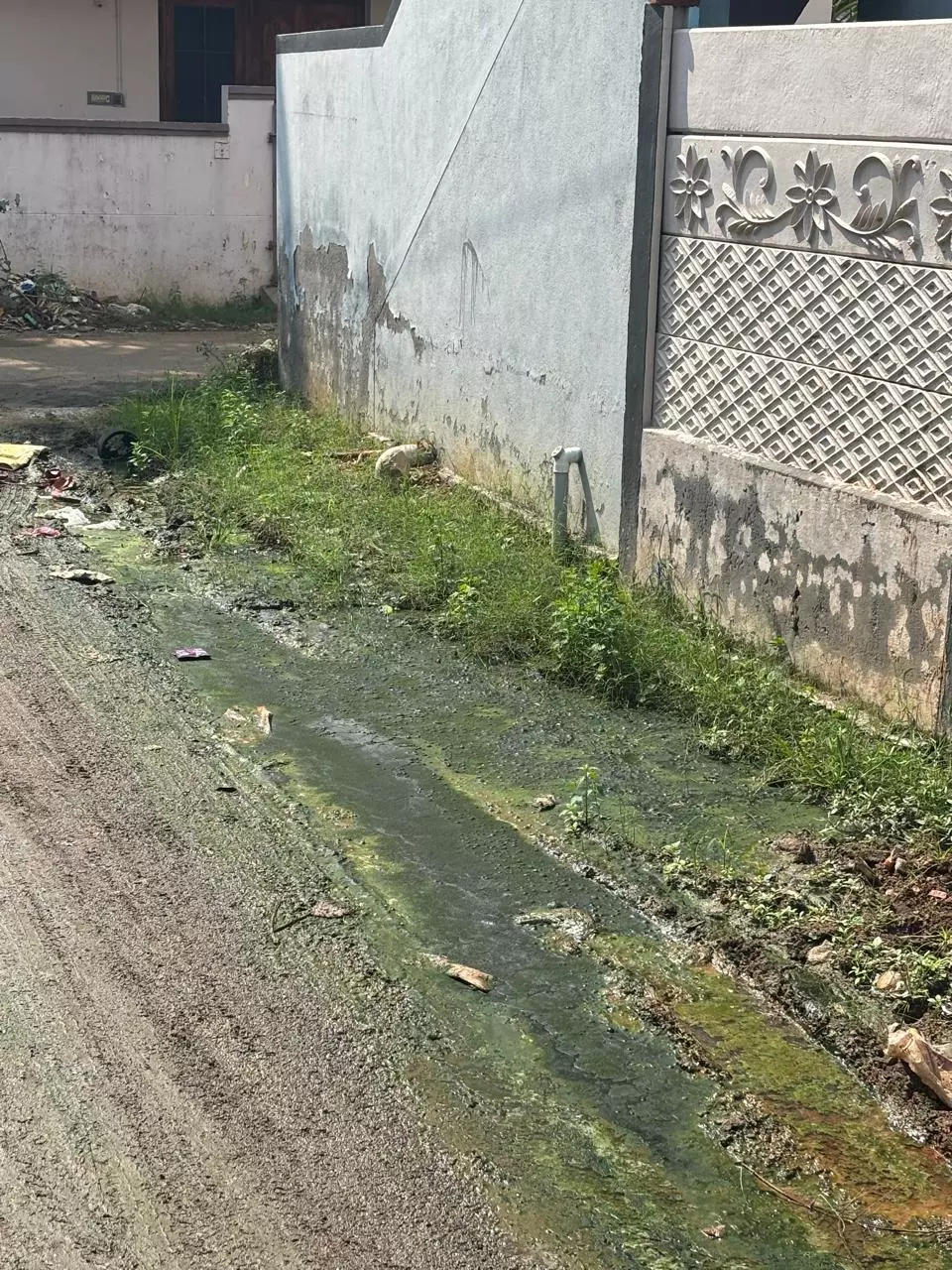 தேங்கி நிற்கும் கழிவுநீர்