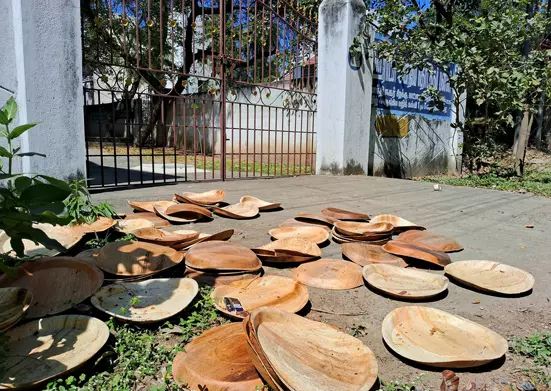 பள்ளி முன்பு சுகாதார சீர்கேடு