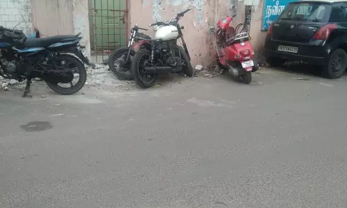 கழிப்பிடத்தை திறக்க வேண்டும் கழிப்பிடத்தை திறக்க வேண்டும்