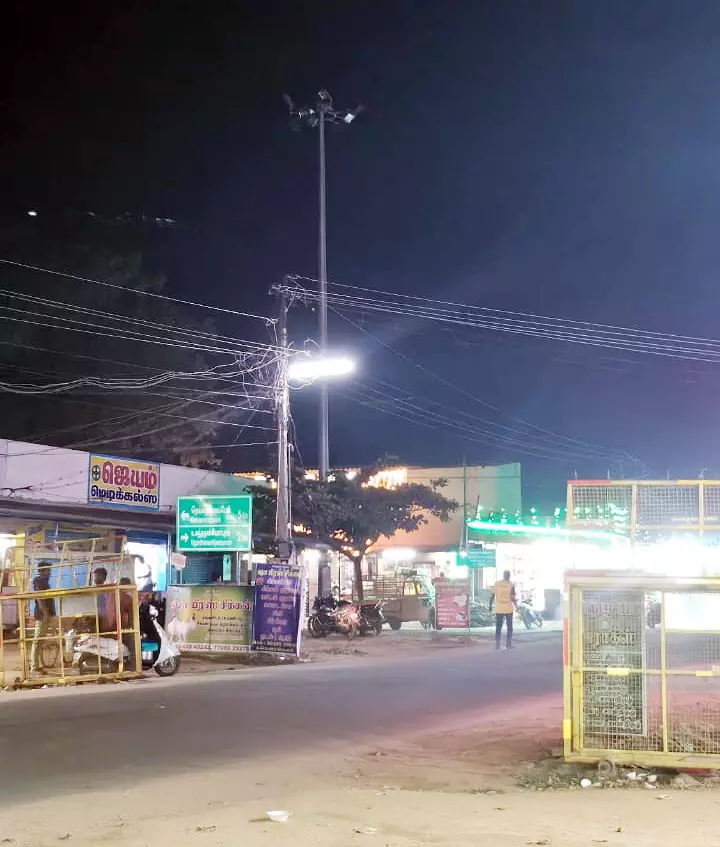 ஒளிராத உயர்கோபுர மின்விளக்கு ஒளிராத உயர்கோபுர மின்விளக்கு