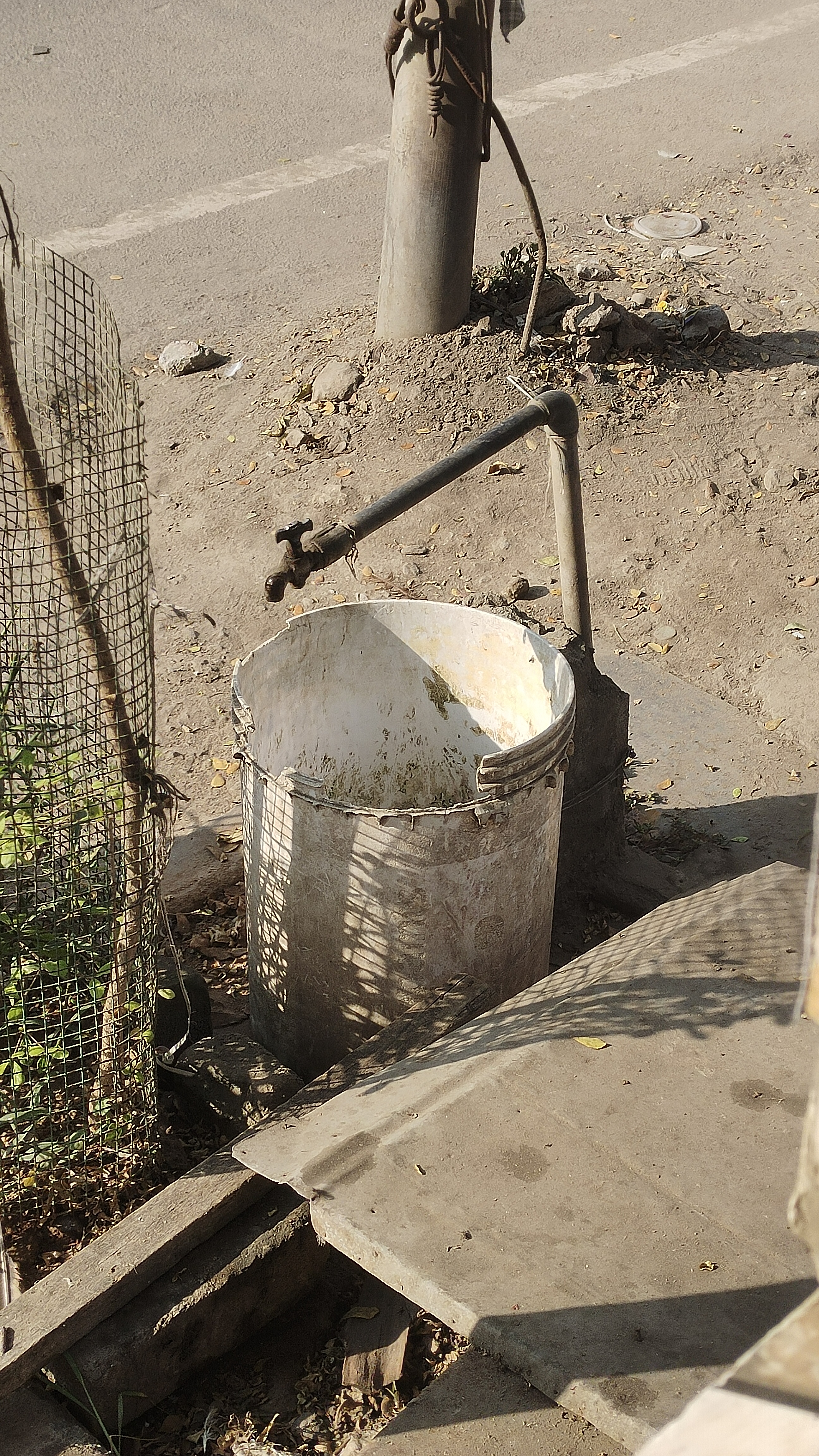 பொதுமக்கள் அவதி பொதுமக்கள் அவதி