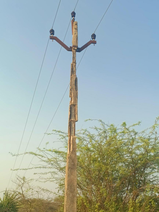 மின்கம்பம் சேதம்