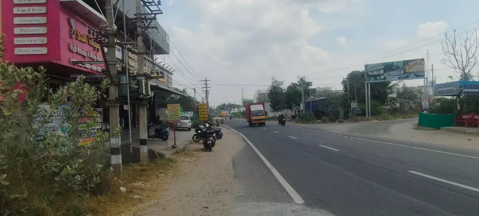 வேகத்தடை அமைக்க வேண்டும் வேகத்தடை அமைக்க வேண்டும்