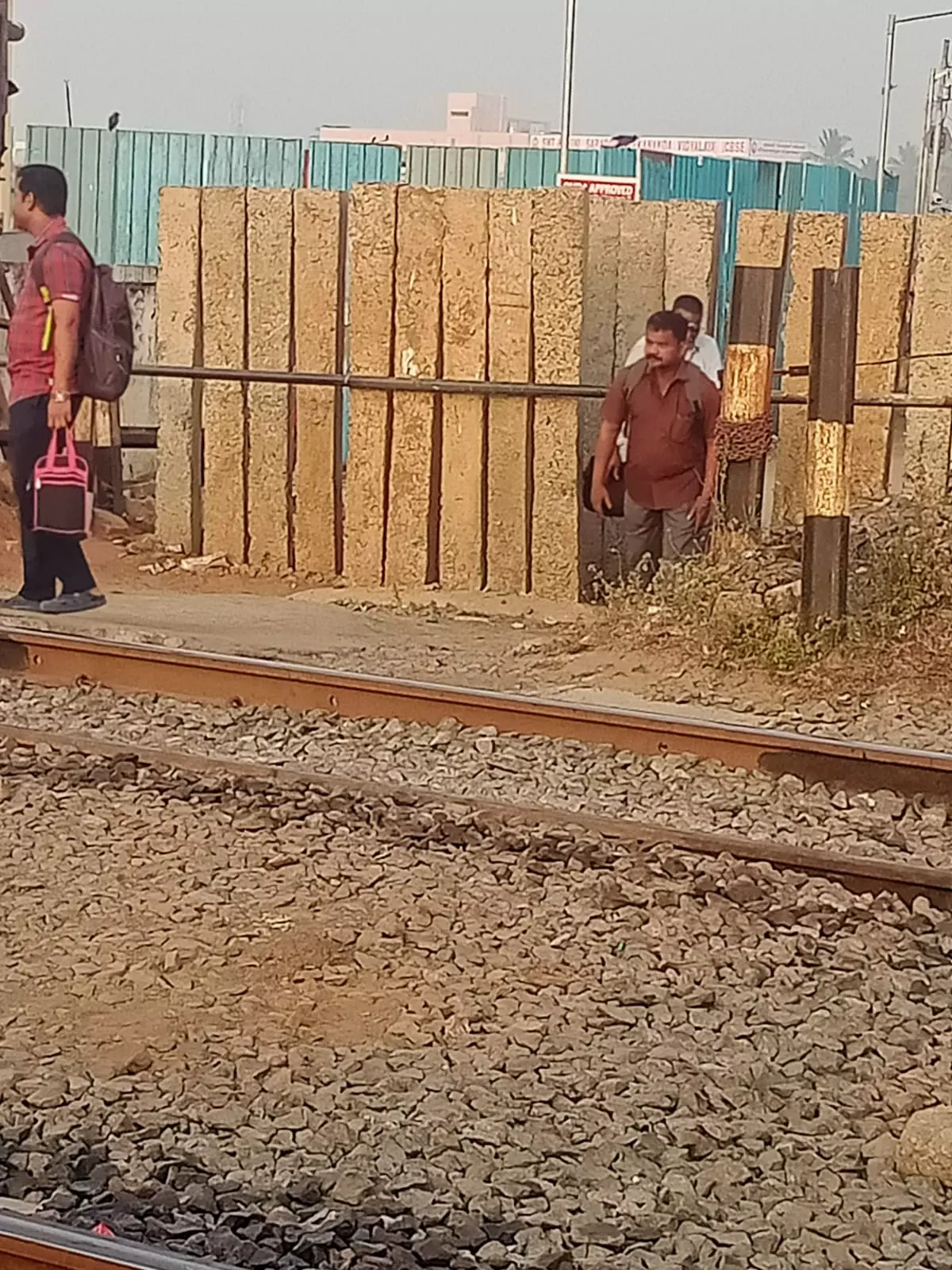 பொதுமக்கள் அவதி பொதுமக்கள் அவதி