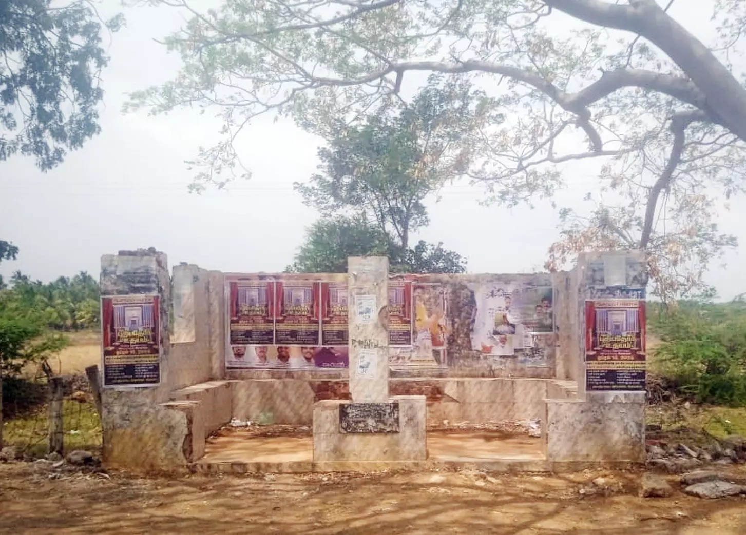 பயணிகள் நிழற்குடை கட்டப்படுமா? பயணிகள் நிழற்குடை கட்டப்படுமா?