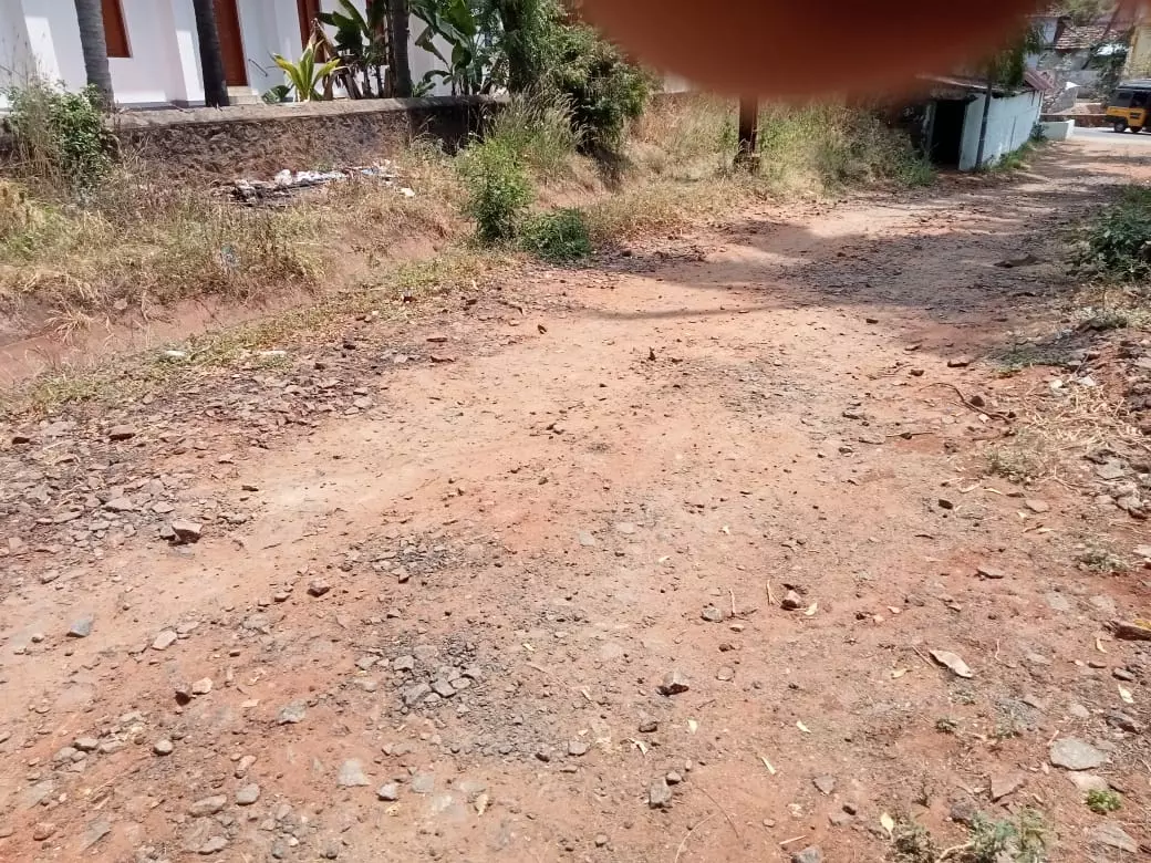 பாதசாரிகள் அவதி பாதசாரிகள் அவதி