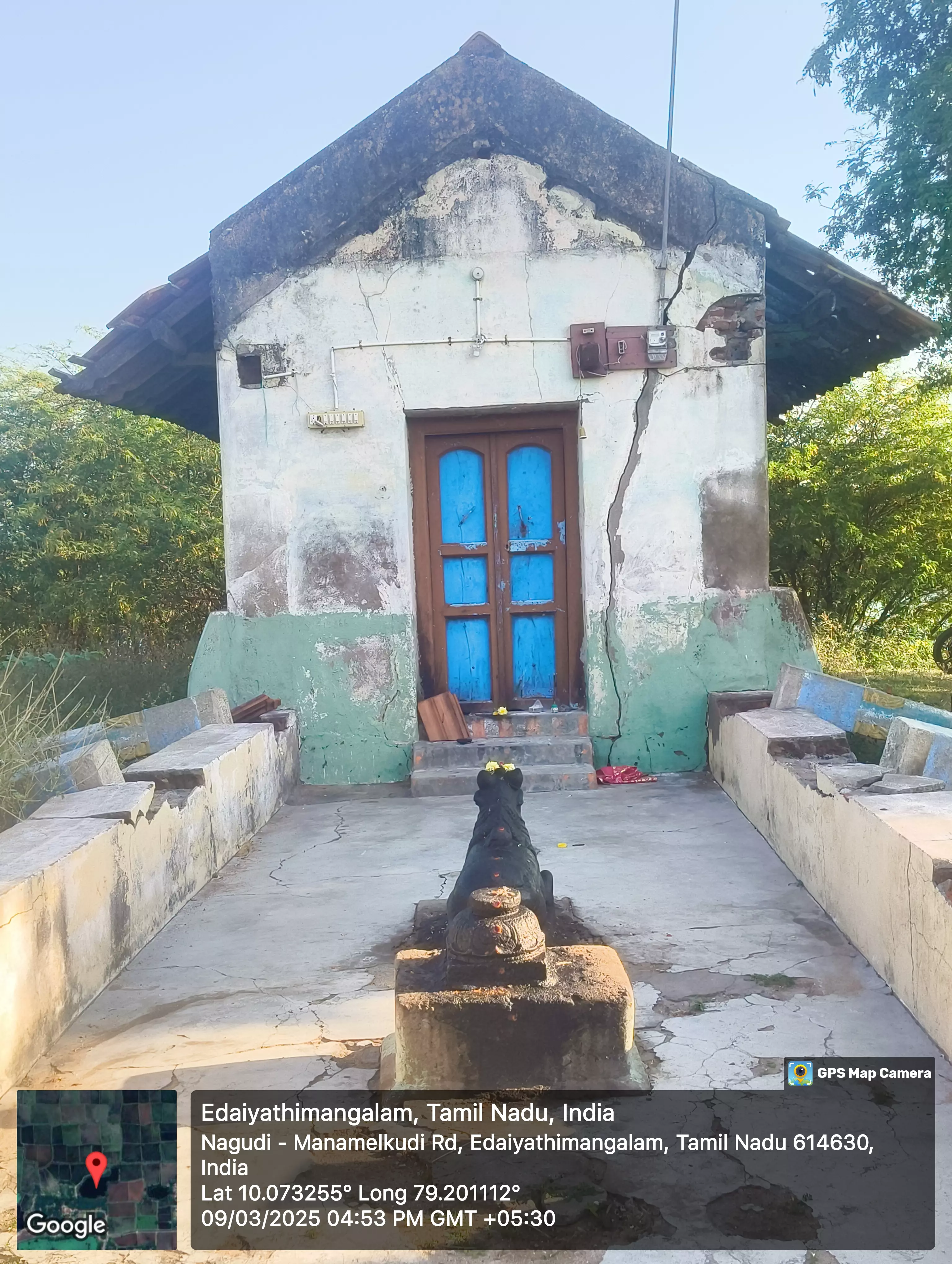 சிதிலமடைந்த கோவில் சிதிலமடைந்த கோவில்