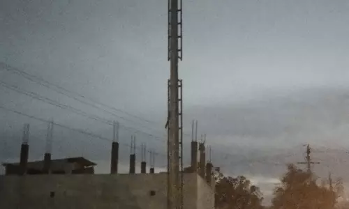 எரியாத உயர்கோபுர மின் விளக்கு எரியாத உயர்கோபுர மின் விளக்கு