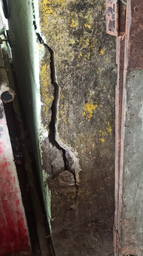 சேதமடைந்த பஸ் நிலைய கட்டிட தூண்