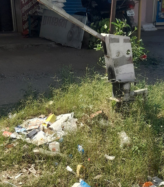 பயன்படாத அடிபம்பு