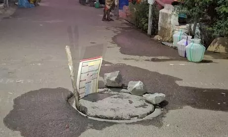 சேதமடைந்த பாதாள சாக்கடை தொட்டி