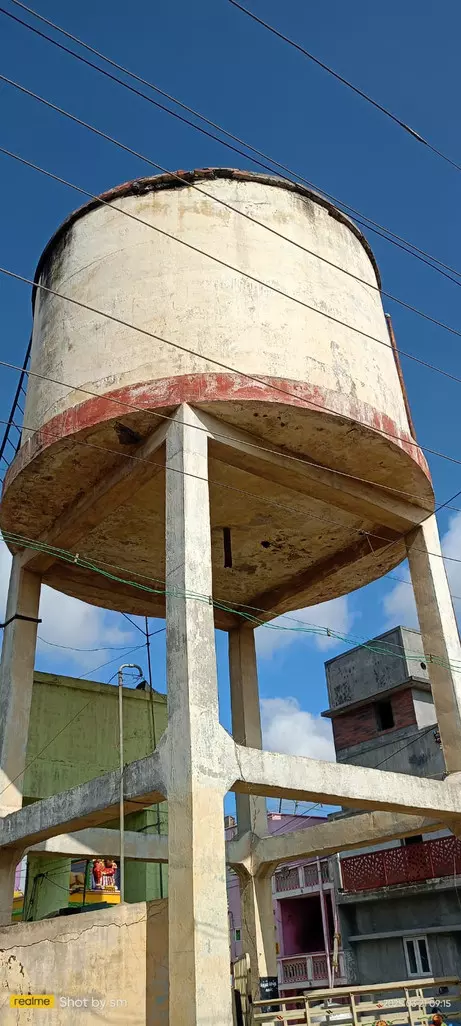 சேதம் அடைந்த குடிநீர் தொட்டி சேதம் அடைந்த குடிநீர் தொட்டி