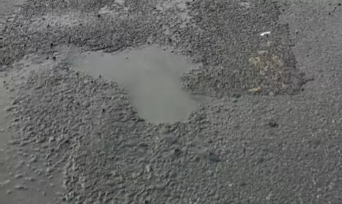 சாலையில் பள்ளம்