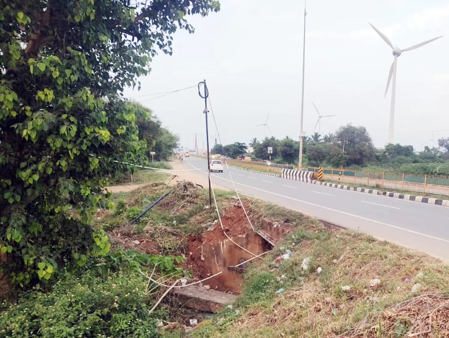 தடுப்புச்சுவர் இல்லாத பாலம் தடுப்புச்சுவர் இல்லாத பாலம்