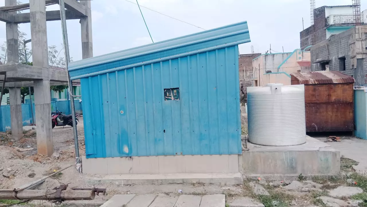 பழுதடைந்த குடிநீர் சுத்திகரிப்பு இயந்திரம் பழுதடைந்த குடிநீர் சுத்திகரிப்பு இயந்திரம்