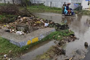 கழிவுகள் அகற்றப்படுமா?