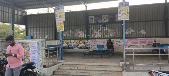 பயணிகள் அமரும் இருக்கைகள் எங்ேக? பயணிகள் அமரும் இருக்கைகள் எங்ேக?