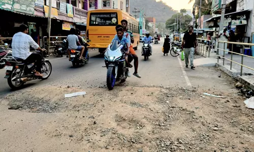 சாலை சீரமைக்கப்படுமா? சாலை சீரமைக்கப்படுமா?