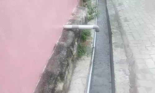 கால்வாயை தூர்வார வேண்டும்
