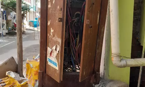 மின்பெட்டியை மாற்ற வேண்டும்