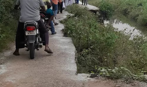 மயான பாதையை சீரமைப்பார்களா?