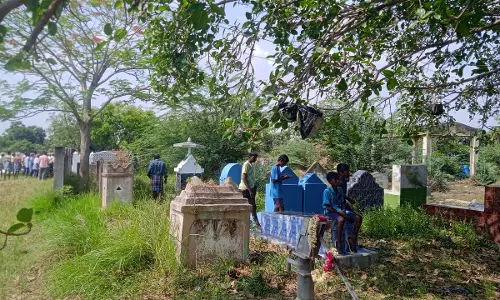 பராமரிக்கப்படாத சுடுகாடு பராமரிக்கப்படாத சுடுகாடு