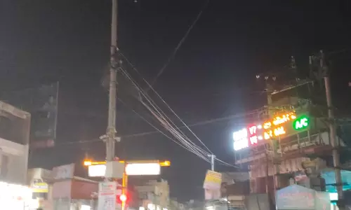மின்விளக்கு சரிசெய்யப்படுமா?