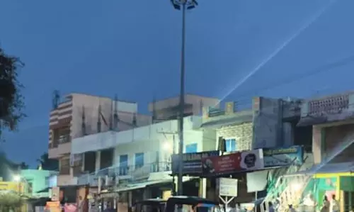 எரியாத உயர் கோபுர மின் விளக்கு