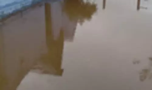 தேங்கி நிற்கும் மழைநீர்