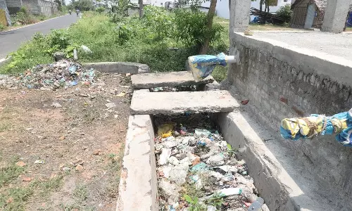 கழிவுநீர் கால்வாய் தூர்வாரப்படுமா?