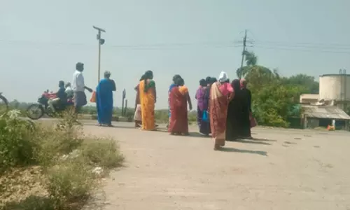 பயணிகள் நிழற்குடை வசதி தேவை