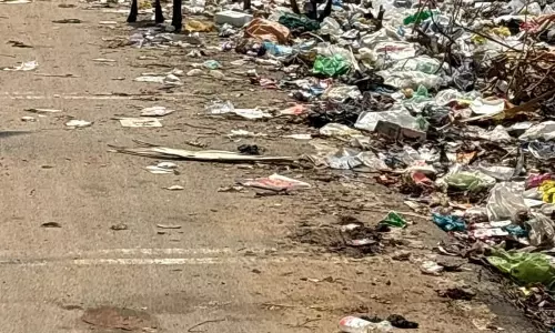குவிந்து கிடக்கும் குப்பைகள்