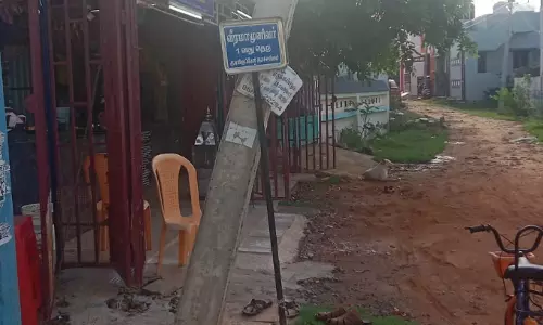 ஆபத்தான மின்கம்பம்